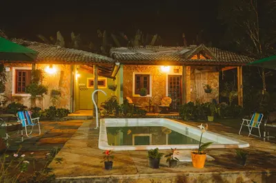 A piscina em ou perto de Estância dos Pássaros