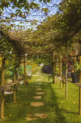 Um jardim no exterior de Estância dos Pássaros