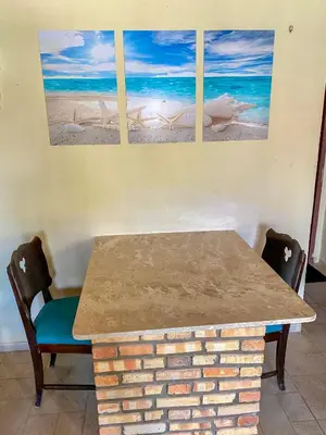 Uma área de estar em Casa Rústica em Morro Branco - na quadra da praia