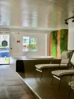 Uma área de estar em Apartamento Na Praia - VG FUn residence