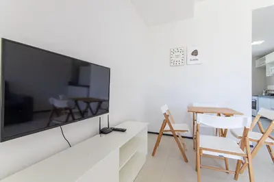 Uma televisão e/ou sistema de entretenimento em Beach Townhouses #C5 - Aconchego por Carpediem