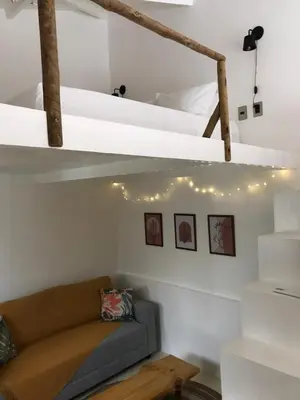 Uma área de estar em Tiny House Jeri