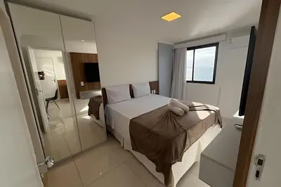 Uma cama ou camas num quarto em Hosts BR - Flat frente mar c/ cozinha