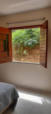 Um jardim no exterior de Chalé Serrano