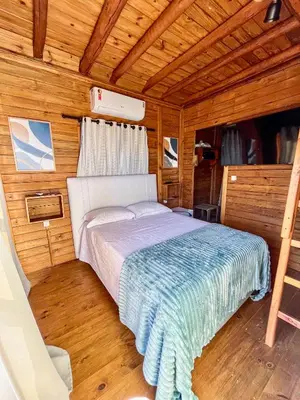 Uma cama ou camas num quarto em La Belle de Jour