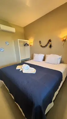 Uma cama ou camas num quarto em Isla Beach Hotel