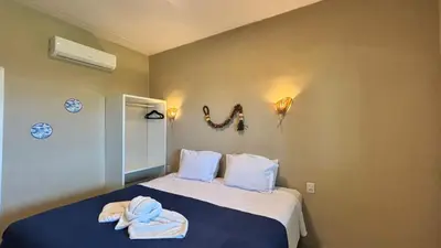 Uma cama ou camas num quarto em Isla Beach Hotel