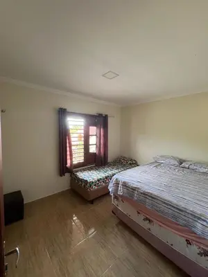 Uma cama ou camas num quarto em Chalé Guaramiranga-CE
