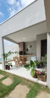 Um jardim no exterior de Casa de Praia em Beberibe - House 4k Beberibe, Acomoda até 12 pessoas