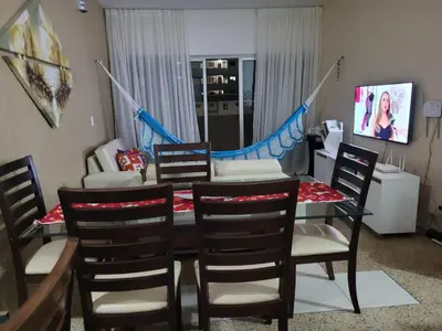 Uma televisão e/ou sistema de entretenimento em Encanto da Praia do Futuro 1
