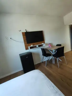 Uma televisão e/ou sistema de entretenimento em Flat na praia de iracema 504