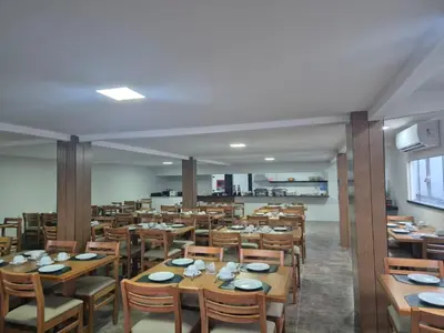 Um restaurante ou outro lugar para comer em Residencial Amora