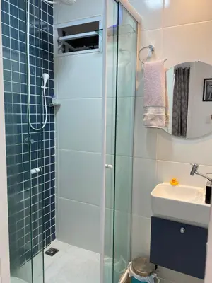 Uma casa de banho em Apartamento a 50m da Beira Mar
