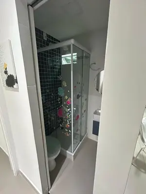 Uma casa de banho em Apartamento a 50m da Beira Mar