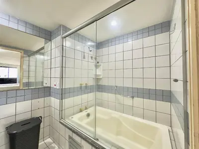 Uma casa de banho em Apart-Hotel Iate Plaza, vista completa da Orla de Fortaleza