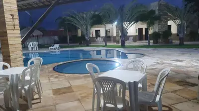 A piscina em ou perto de Casa Rústica em Condomínio com Piscina