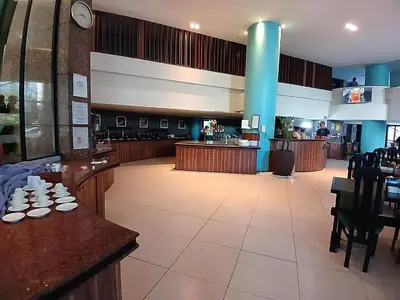 Um restaurante ou outro lugar para comer em Flat Brasil Tropical Meireles by Escala