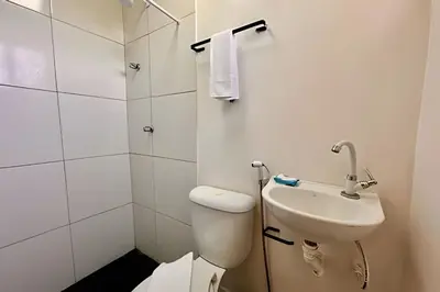 Uma casa de banho em Apartamentos e Suítes na Praia