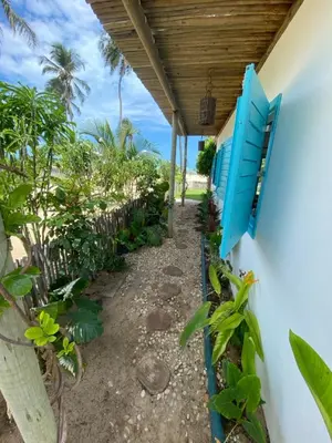 Um jardim no exterior de Casa Vento